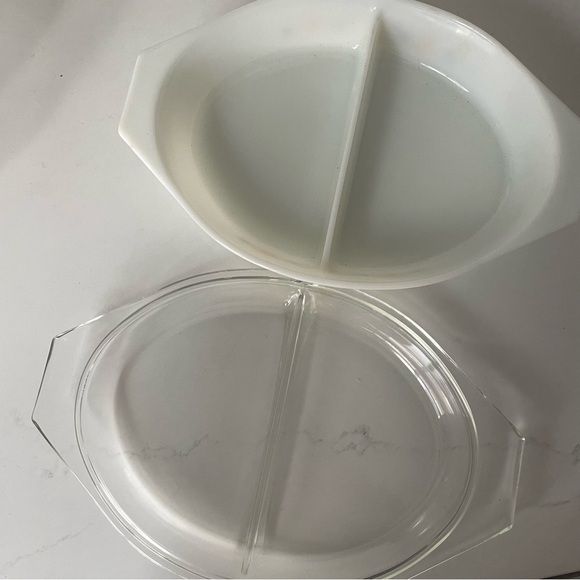 Vintage 1960s Town And Country Pattern Pyrex 1.5 Quart Covered Oval Dish - Picture 2 of 7